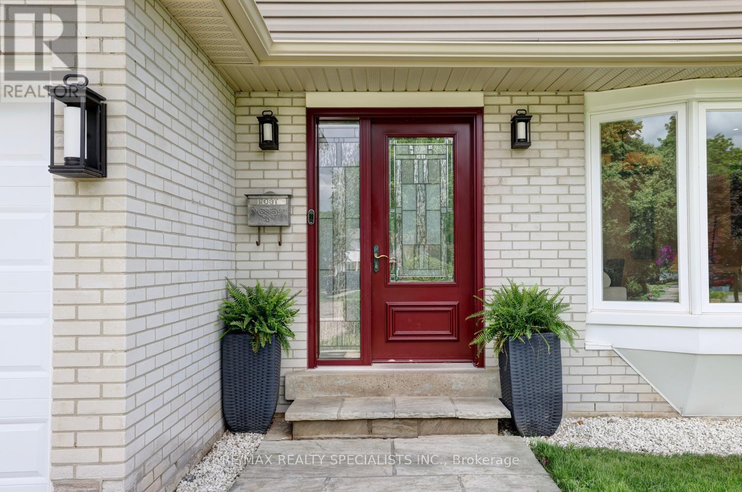2423 Woking Crescent, Mississauga, Ontario  L5K 1Z5 - Photo 4 - W13433522