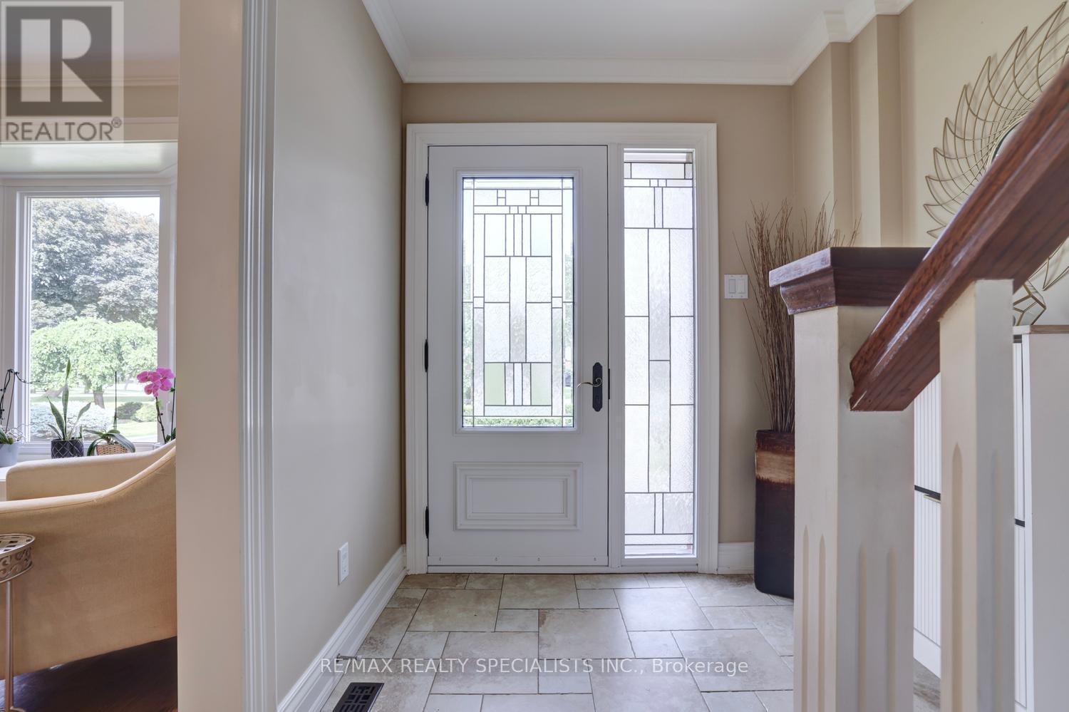 2423 Woking Crescent, Mississauga, Ontario  L5K 1Z5 - Photo 5 - W13433522