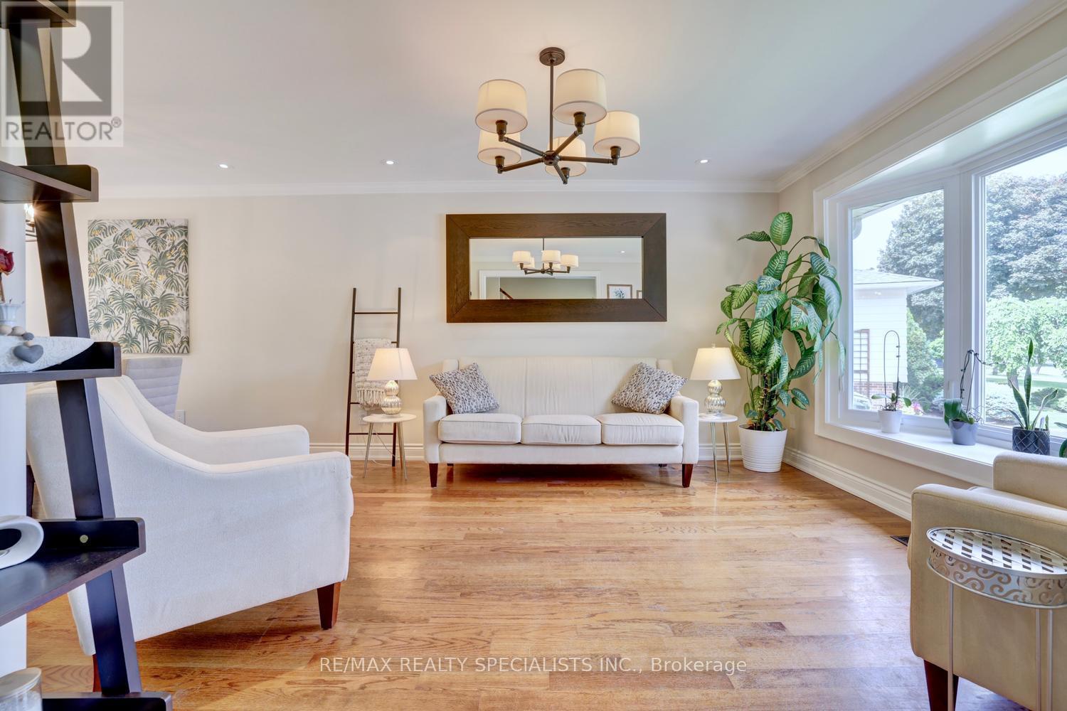 2423 Woking Crescent, Mississauga, Ontario  L5K 1Z5 - Photo 6 - W13433522