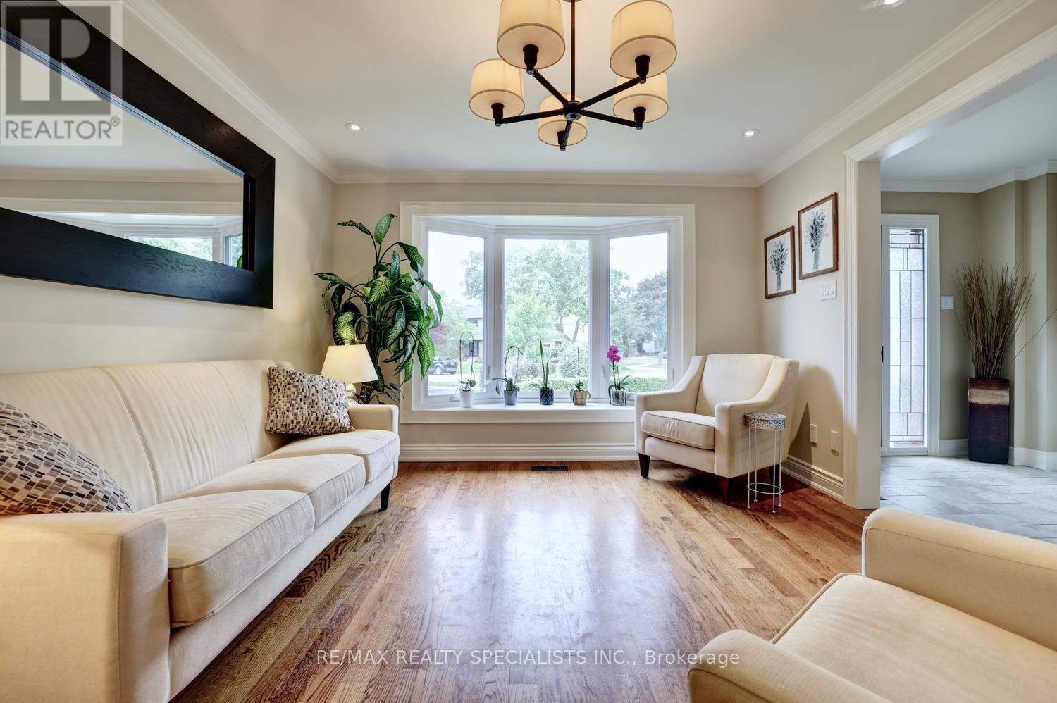 2423 Woking Crescent, Mississauga, Ontario  L5K 1Z5 - Photo 7 - W13433522