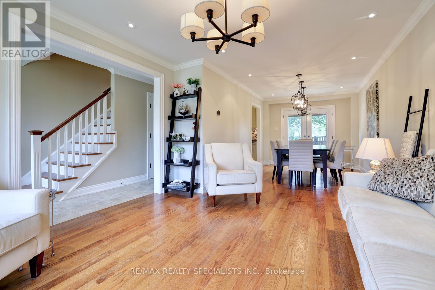2423 Woking Crescent, Mississauga, Ontario  L5K 1Z5 - Photo 8 - W13433522