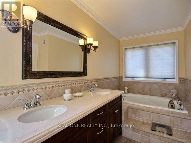 5708 Greensboro Drive, Mississauga, Ontario  L5M 5T7 - Photo 17 - W13433624
