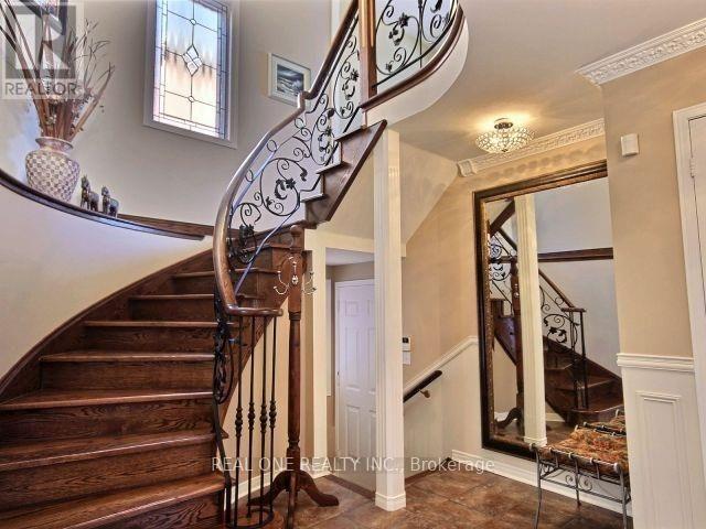5708 Greensboro Drive, Mississauga, Ontario  L5M 5T7 - Photo 3 - W13433624