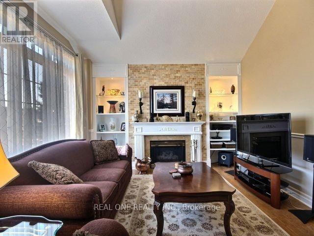 5708 Greensboro Drive, Mississauga, Ontario  L5M 5T7 - Photo 5 - W13433624