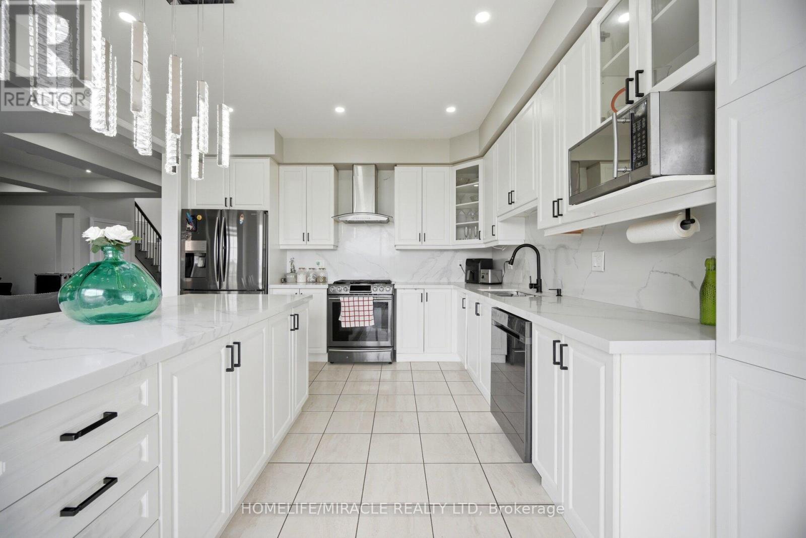 94 Mincing Trail, Brampton, Ontario  L7A 4S9 - Photo 10 - W13433660