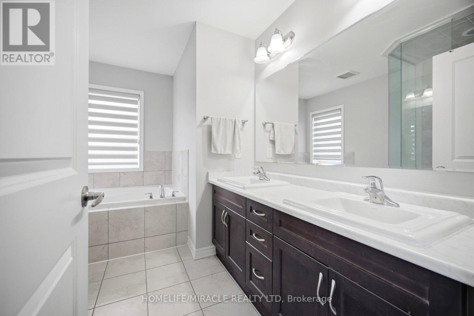 94 Mincing Trail, Brampton, Ontario  L7A 4S9 - Photo 16 - W13433660