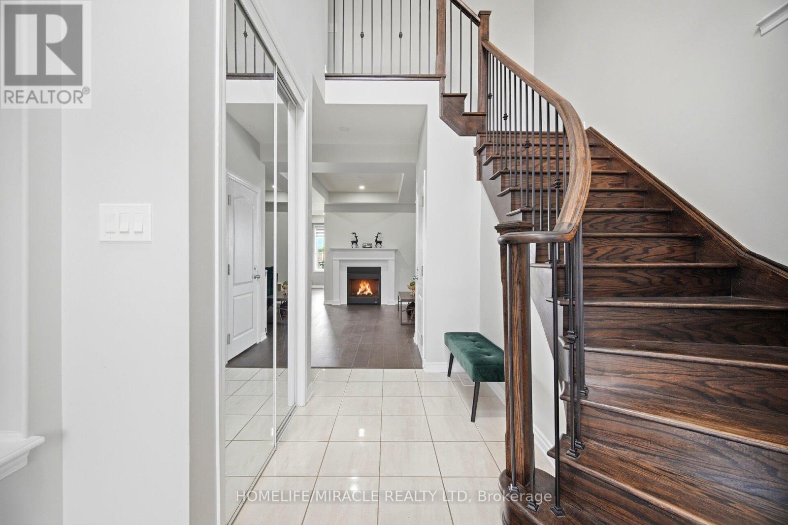 94 Mincing Trail, Brampton, Ontario  L7A 4S9 - Photo 4 - W13433660