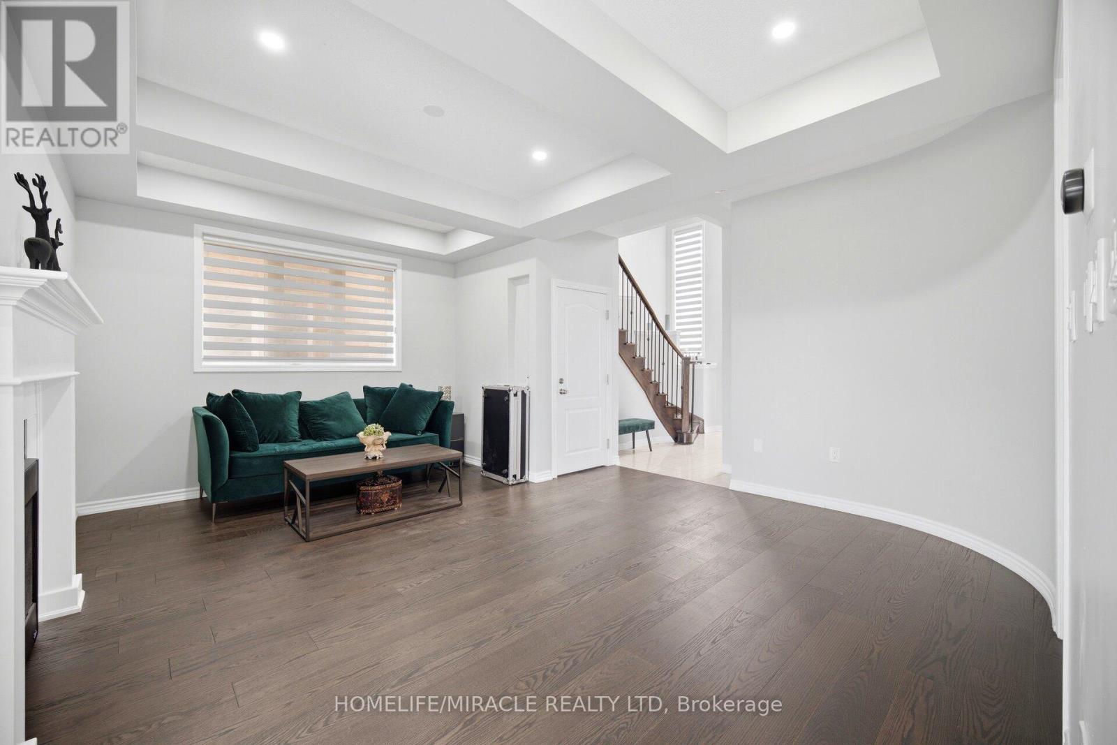 94 Mincing Trail, Brampton, Ontario  L7A 4S9 - Photo 5 - W13433660