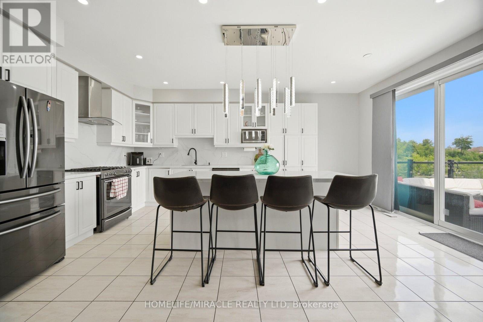 94 Mincing Trail, Brampton, Ontario  L7A 4S9 - Photo 7 - W13433660
