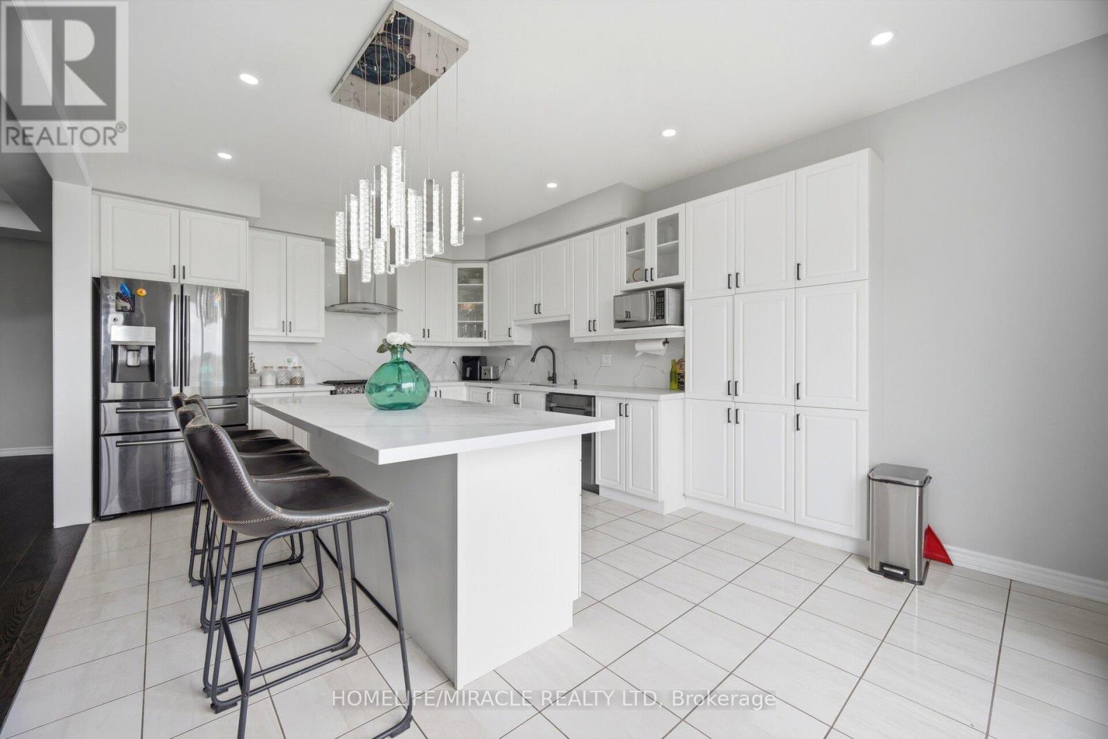 94 Mincing Trail, Brampton, Ontario  L7A 4S9 - Photo 8 - W13433660