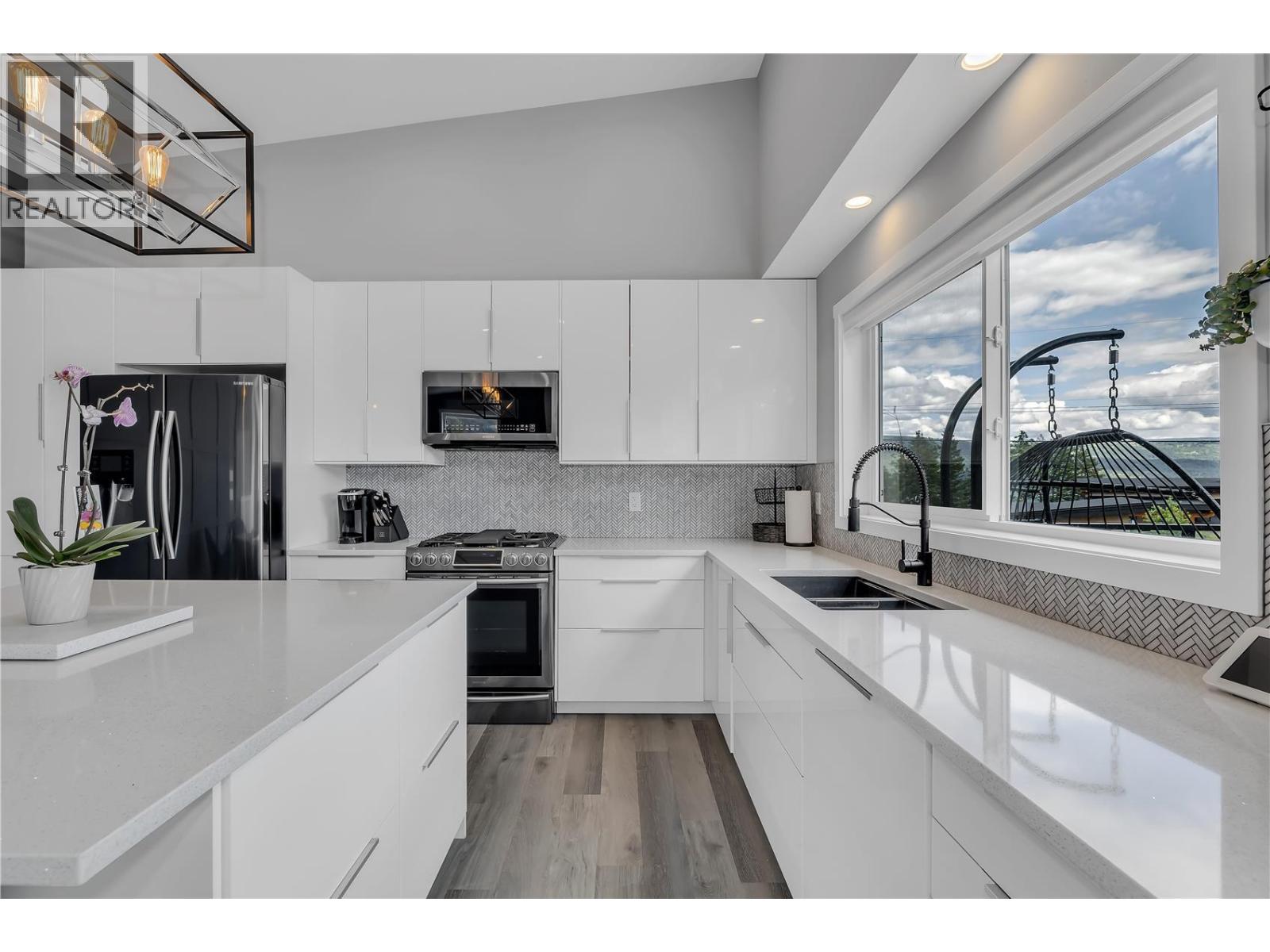 7210 Dunwaters Road, Kelowna, British Columbia  V1Z 3W5 - Photo 15 - 10390559