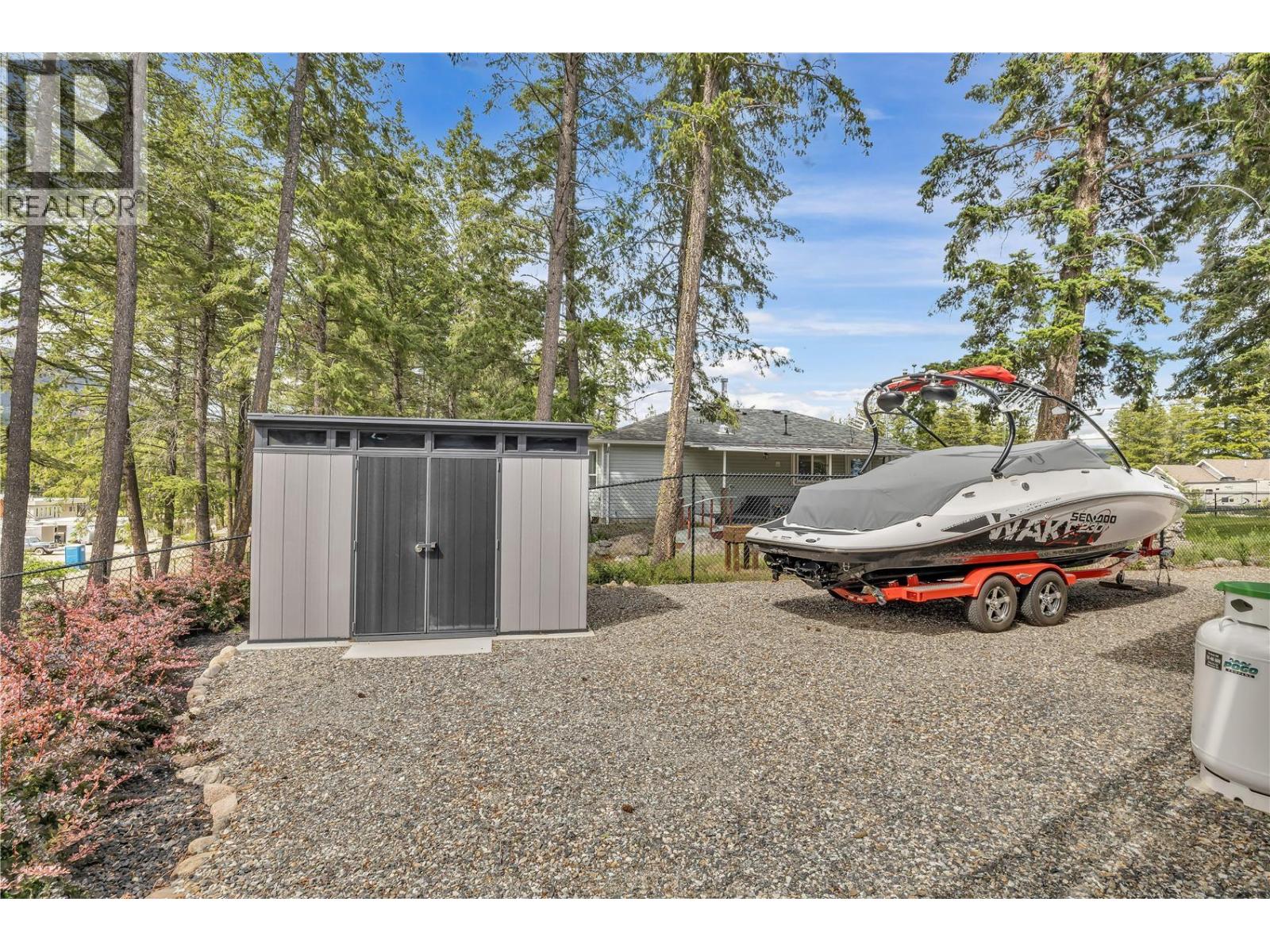 7210 Dunwaters Road, Kelowna, British Columbia  V1Z 3W5 - Photo 9 - 10390559