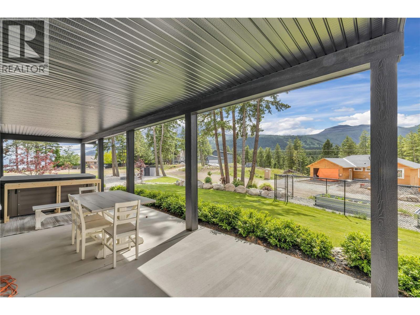 7210 Dunwaters Road, Kelowna, British Columbia  V1Z 3W5 - Photo 8 - 10390559