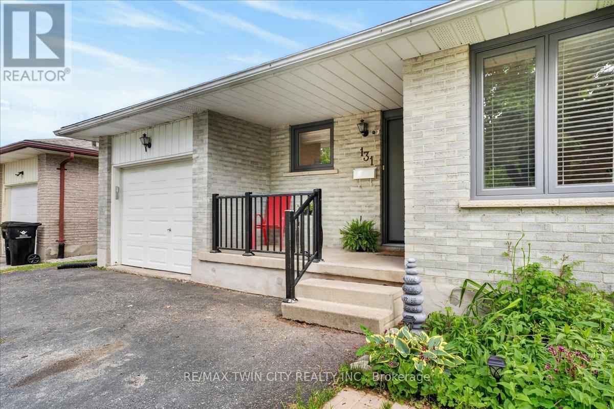 131 Carlyle Drive, Kitchener, Ontario  N2P 1V9 - Photo 4 - X13433508