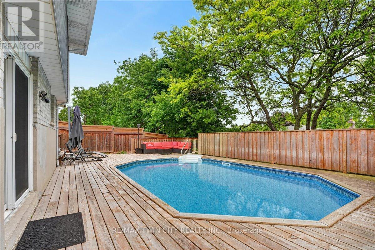 131 Carlyle Drive, Kitchener, Ontario  N2P 1V9 - Photo 44 - X13433508
