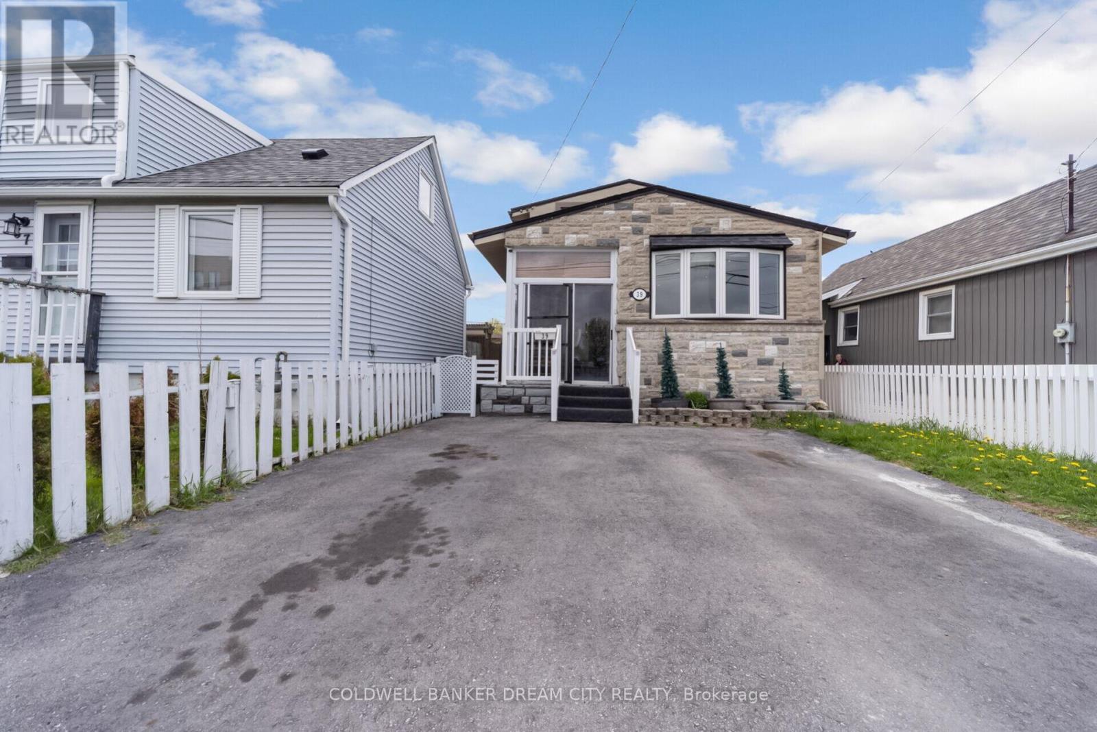 39 REID AVENUE N, Hamilton, Ontario