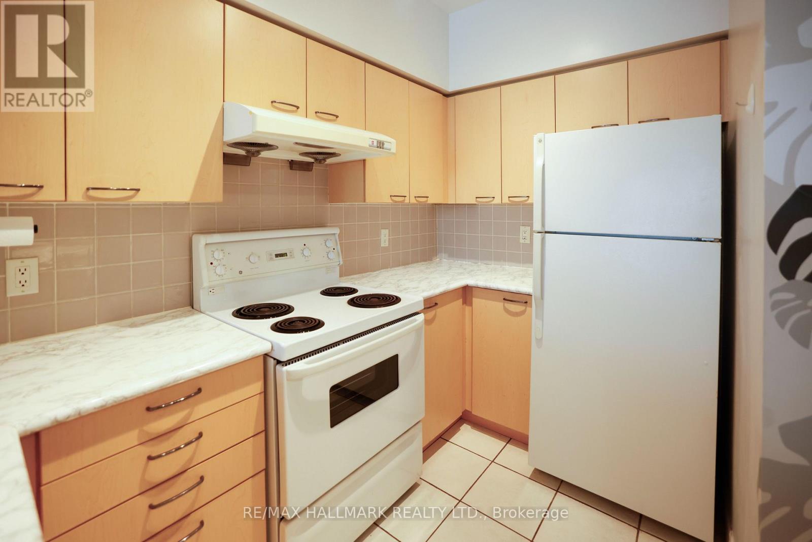 112 - 62 Suncrest Boulevard, Markham, Ontario  L3T 7Y6 - Photo 3 - N13431034