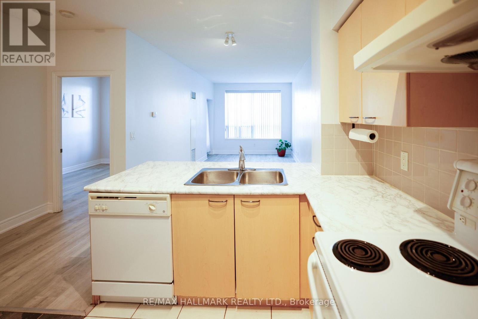 112 - 62 Suncrest Boulevard, Markham, Ontario  L3T 7Y6 - Photo 4 - N13431034