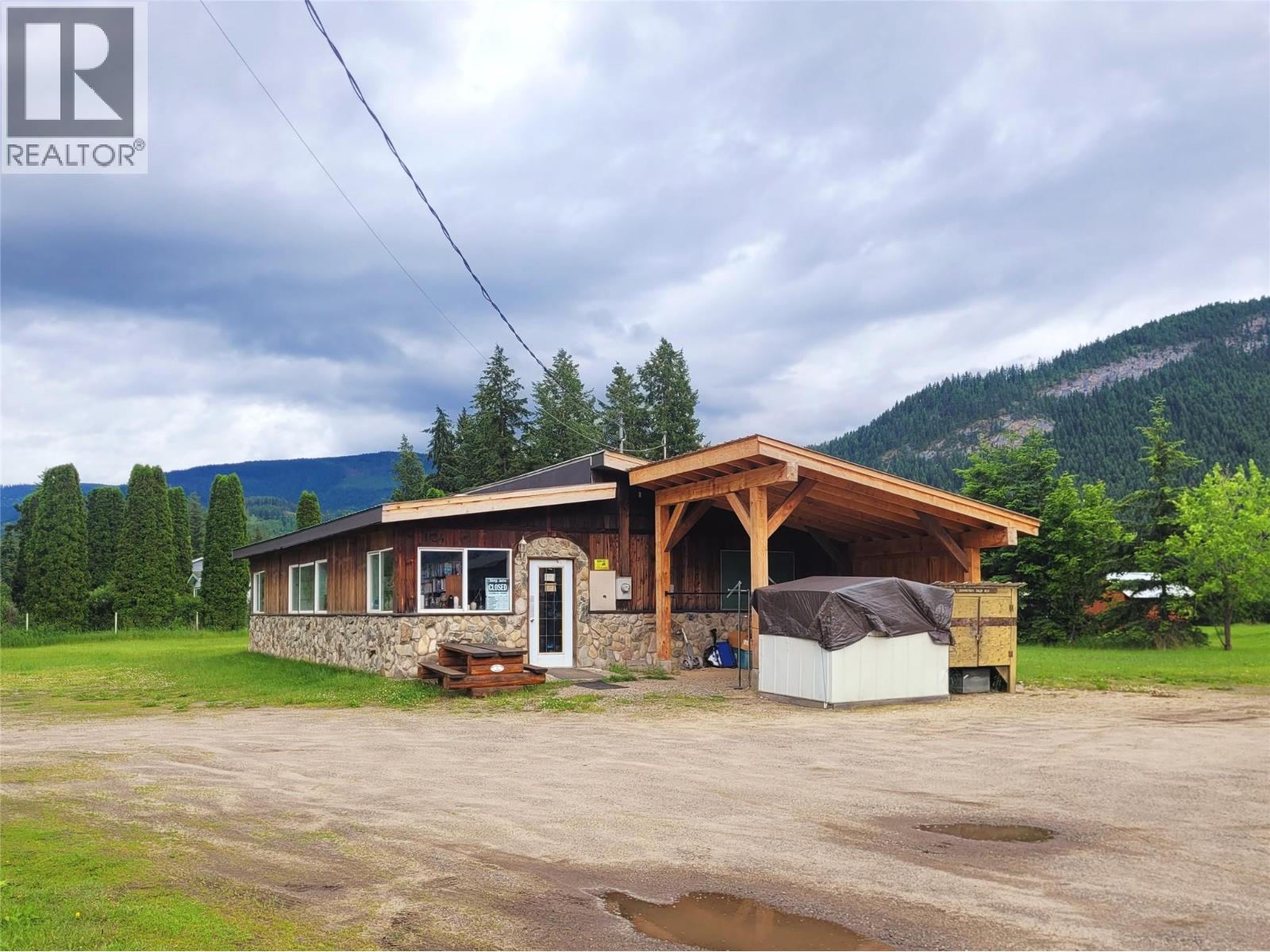 124 Vavenby Bridge Road, Vavenby, British Columbia
