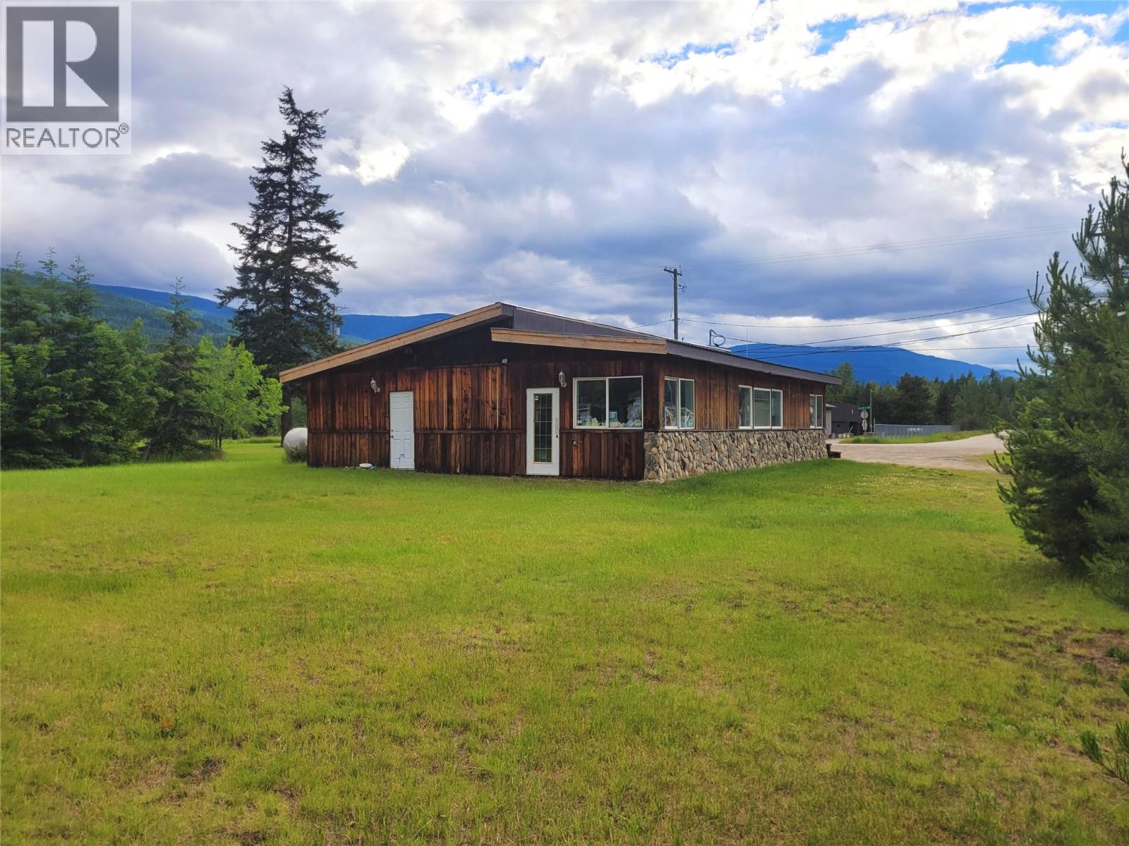 124 Vavenby Bridge Road, Vavenby, British Columbia  V0E 1N0 - Photo 4 - 10390731