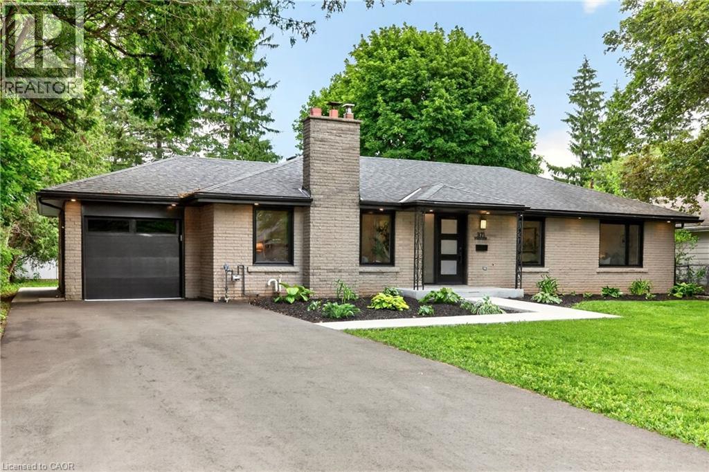 371 ROBINA Road, Ancaster, Ontario
