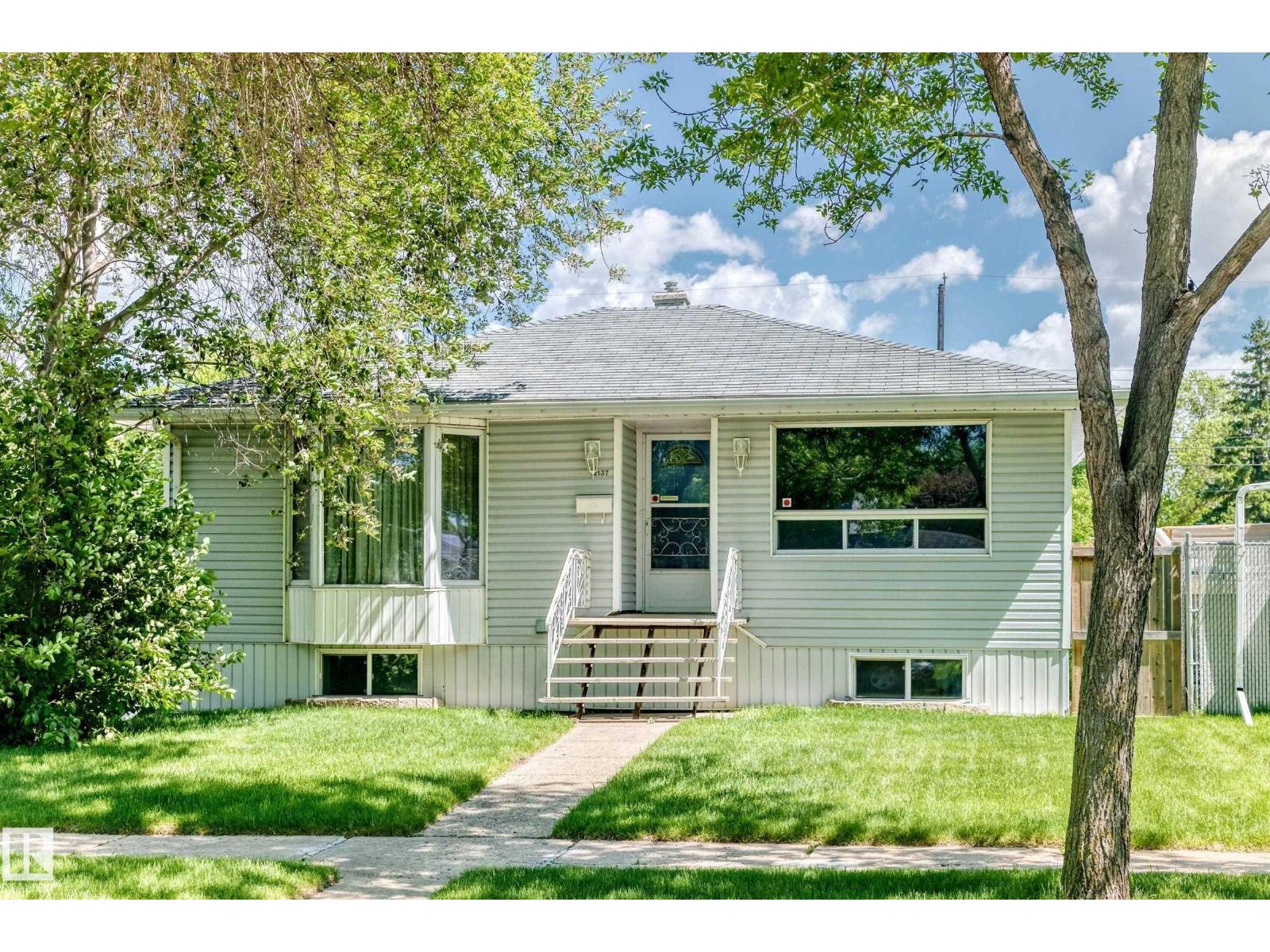 12137 44 St Nw Nw, Edmonton, Alberta  T5W 2T2 - Photo 1 - E4493141