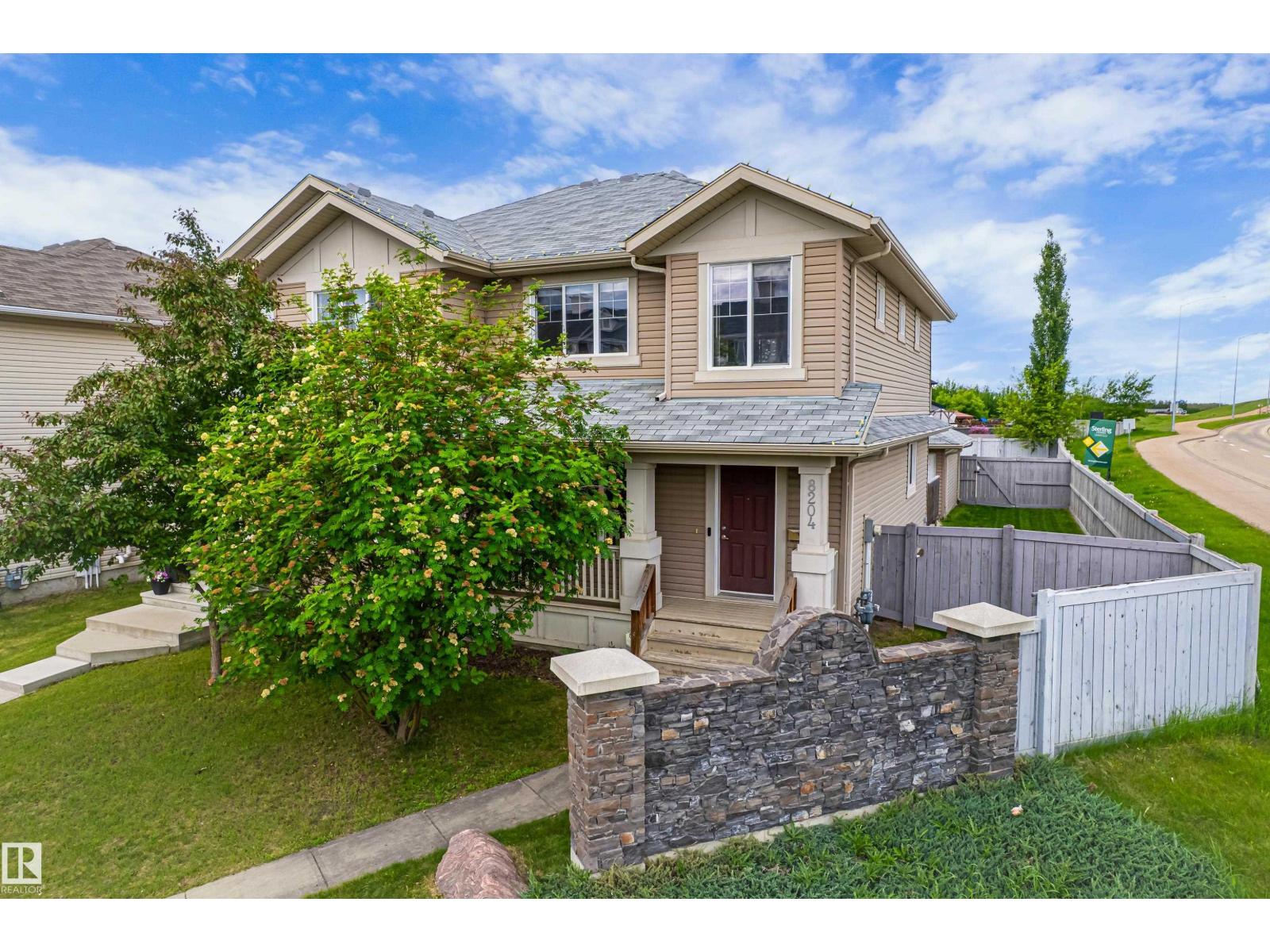 8204 180 AV NW, edmonton, Alberta