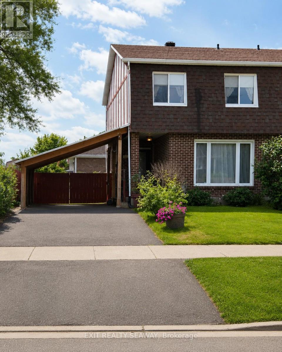 400 LYNWOOD DRIVE, Cornwall, Ontario