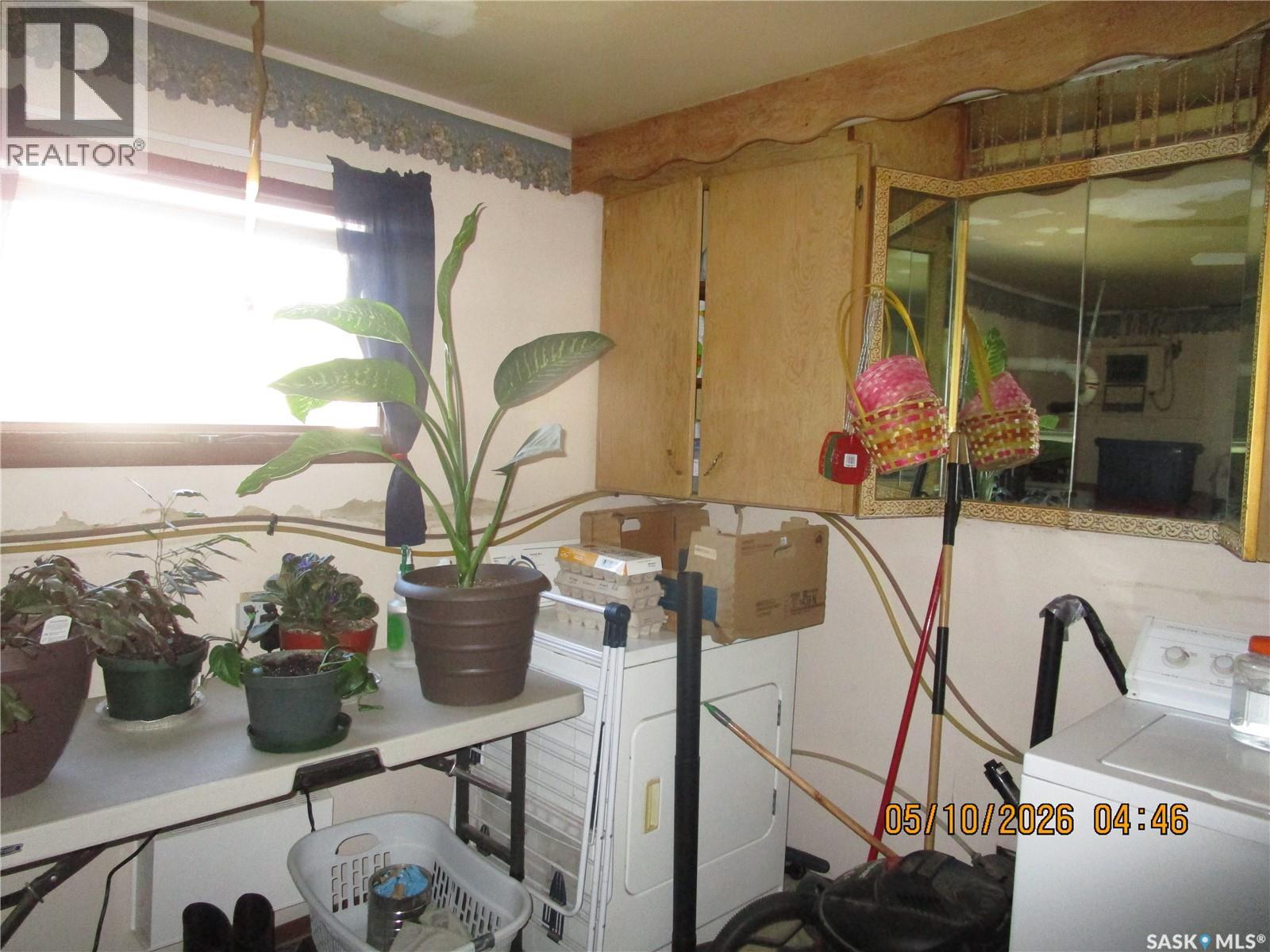 210 7th Avenue W, Assiniboia, Saskatchewan S0H 0B0 - Photo 11 - SK038942