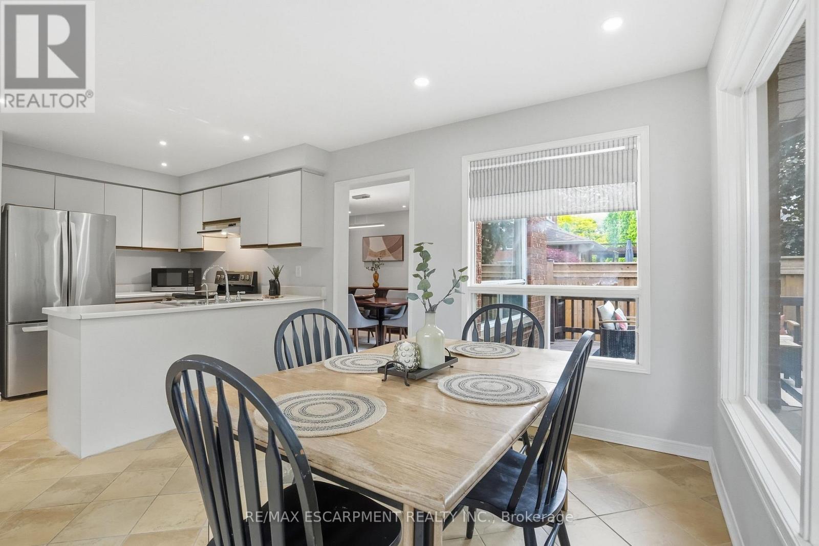 133 Warner Drive, Oakville, Ontario  L6L 6G7 - Photo 9 - W13433802