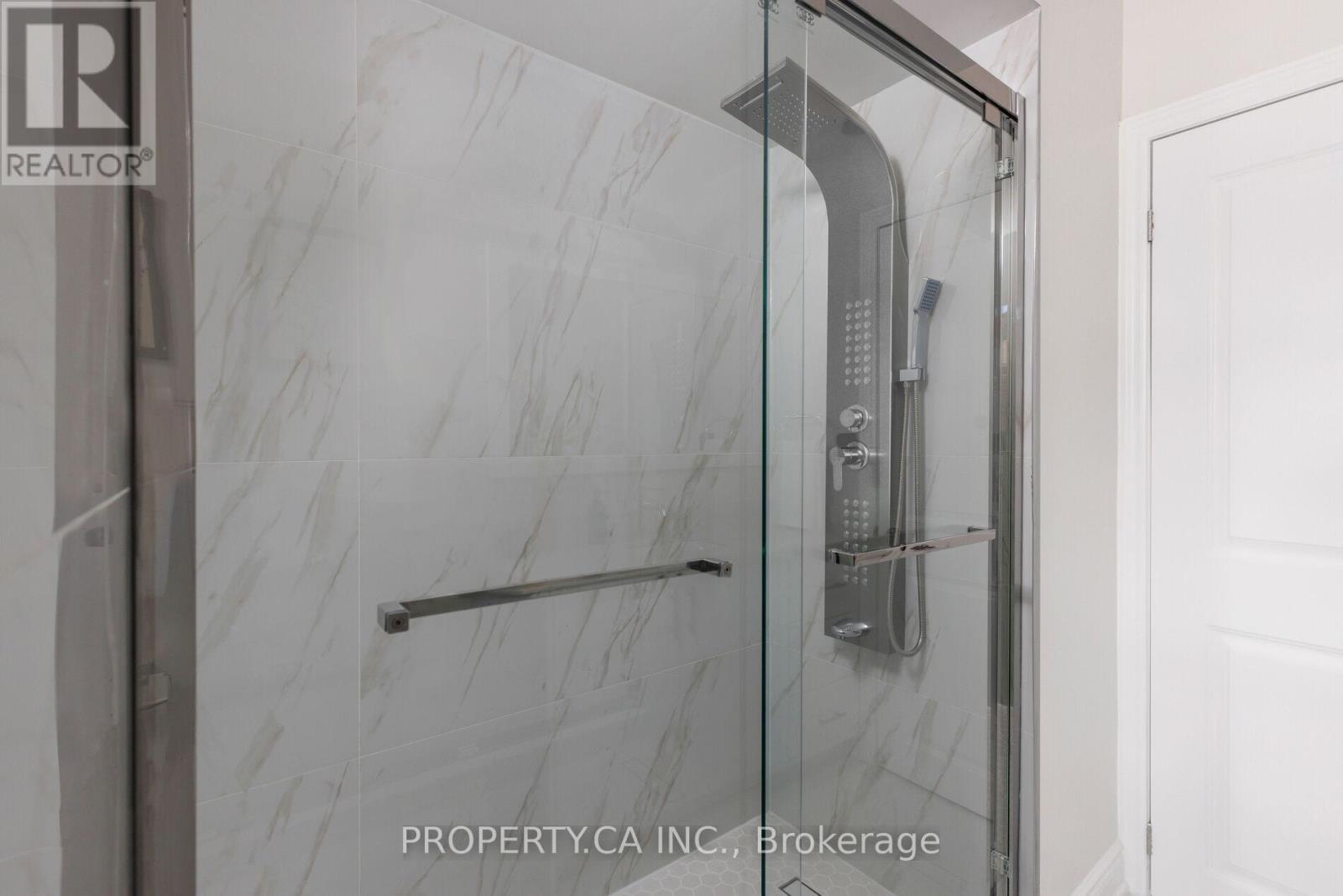 18 Alhart Drive, Toronto, Ontario M9V 2M9 - Photo 16 - W13433830