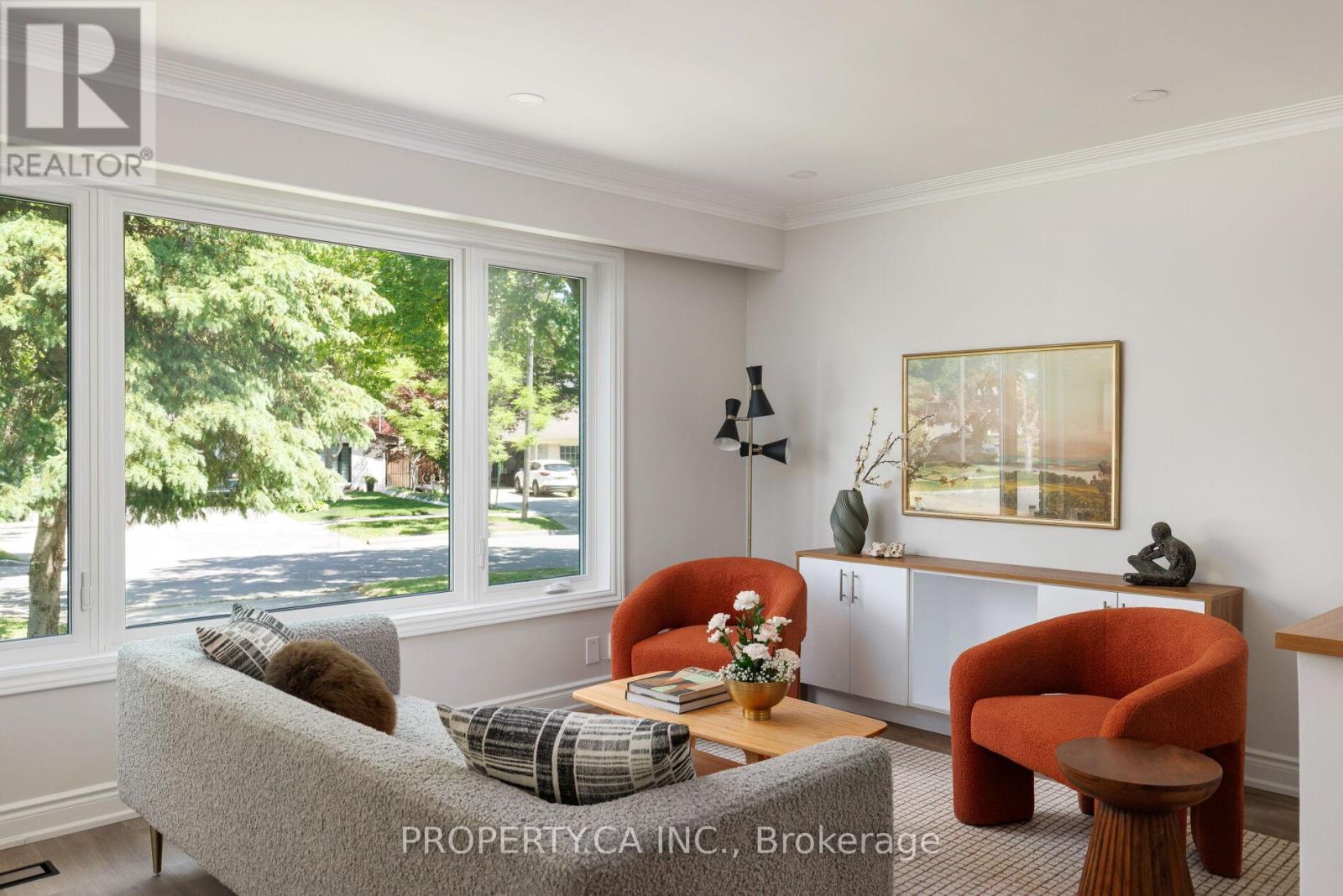 18 Alhart Drive, Toronto, Ontario M9V 2M9 - Photo 3 - W13433830