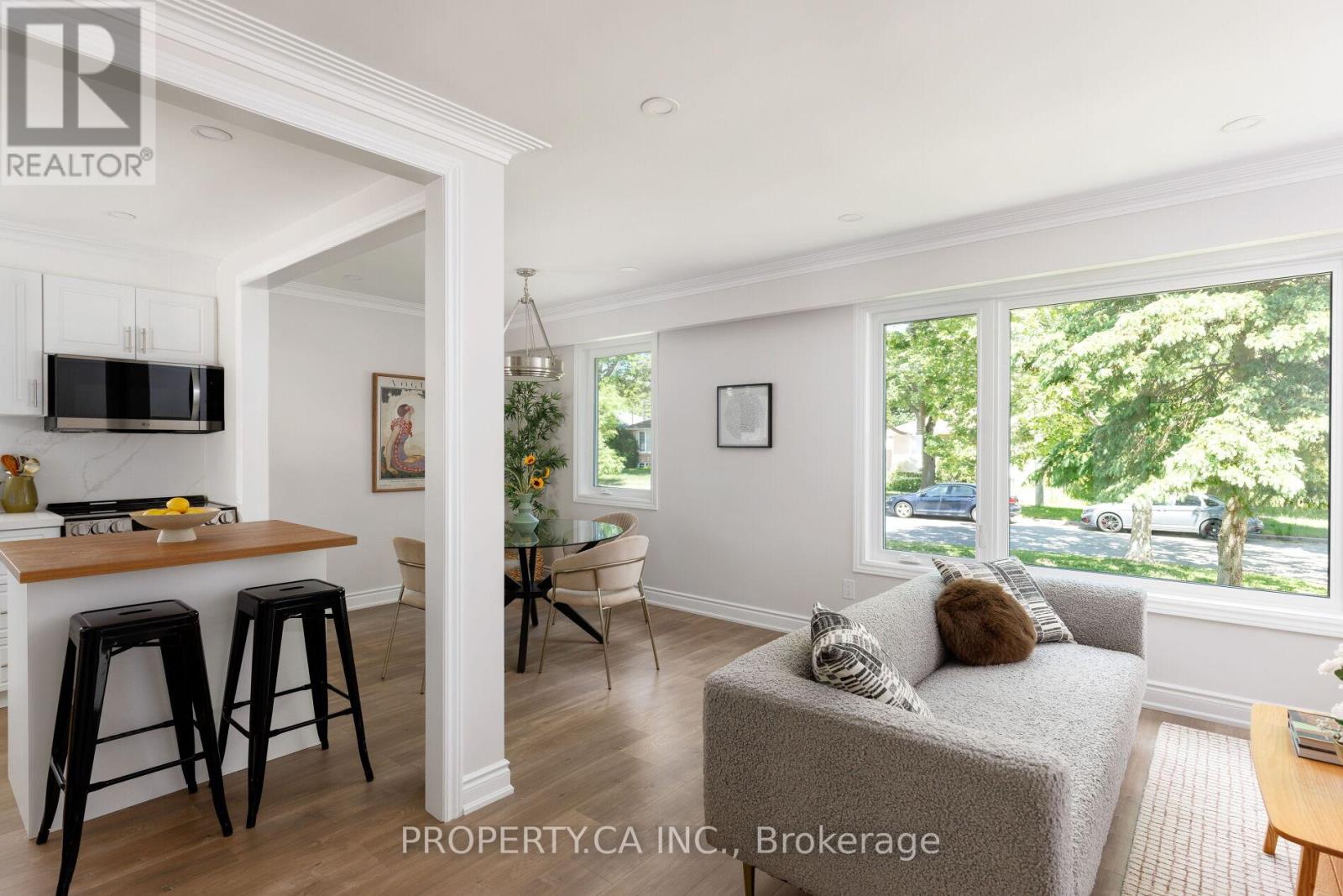 18 Alhart Drive, Toronto, Ontario M9V 2M9 - Photo 5 - W13433830
