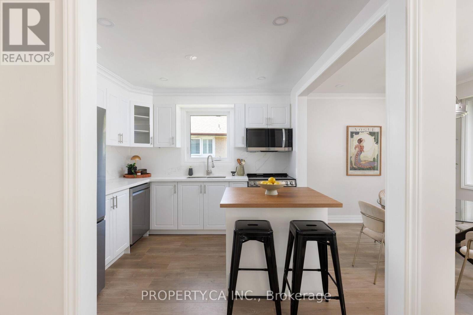 18 Alhart Drive, Toronto, Ontario M9V 2M9 - Photo 8 - W13433830