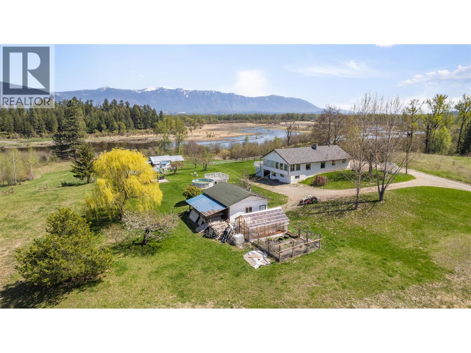 1534 West Creston Road, Creston, British Columbia V0B 1G7 - Photo 1 - 10390698