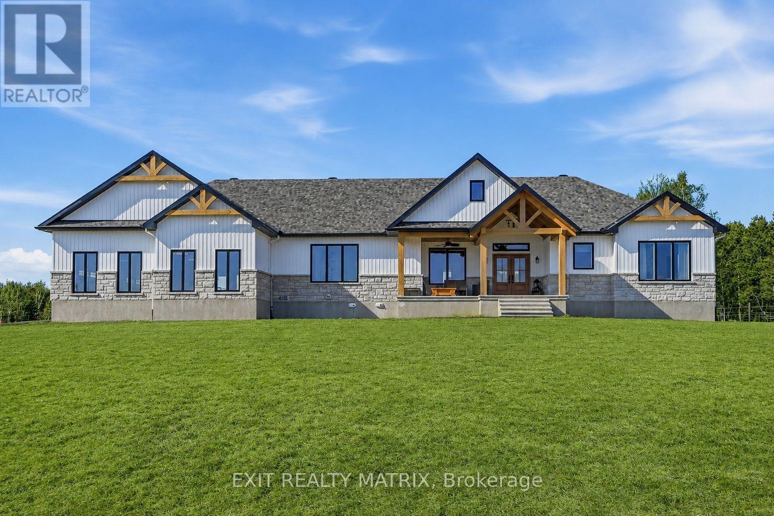 <div class="slider-price">$1,499,900</div><p>1584 Calypso Street, The Nation, Ontario</p>