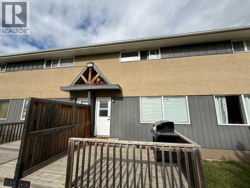 43, 114 Hardisty Avenue, Hinton, Alberta  T7V 1B5 - Photo 1 - A2259443