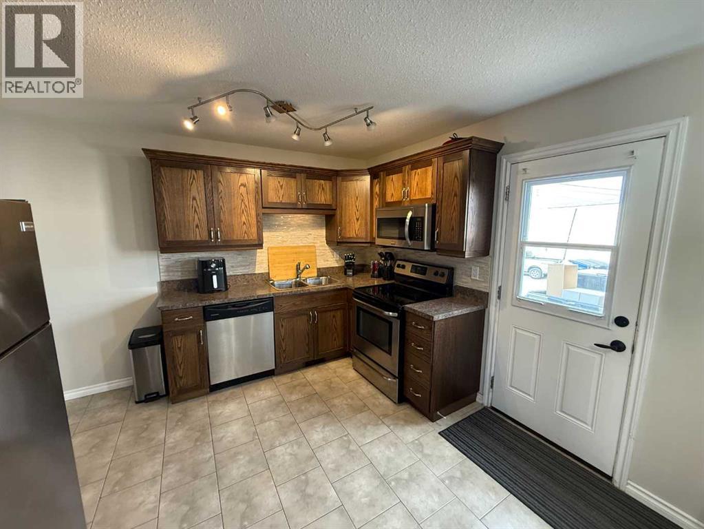 43, 114 Hardisty Avenue, Hinton, Alberta  T7V 1B5 - Photo 3 - A2259443