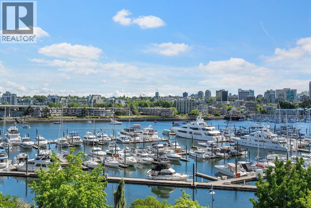 501 1099 MARINASIDE CRESCENT