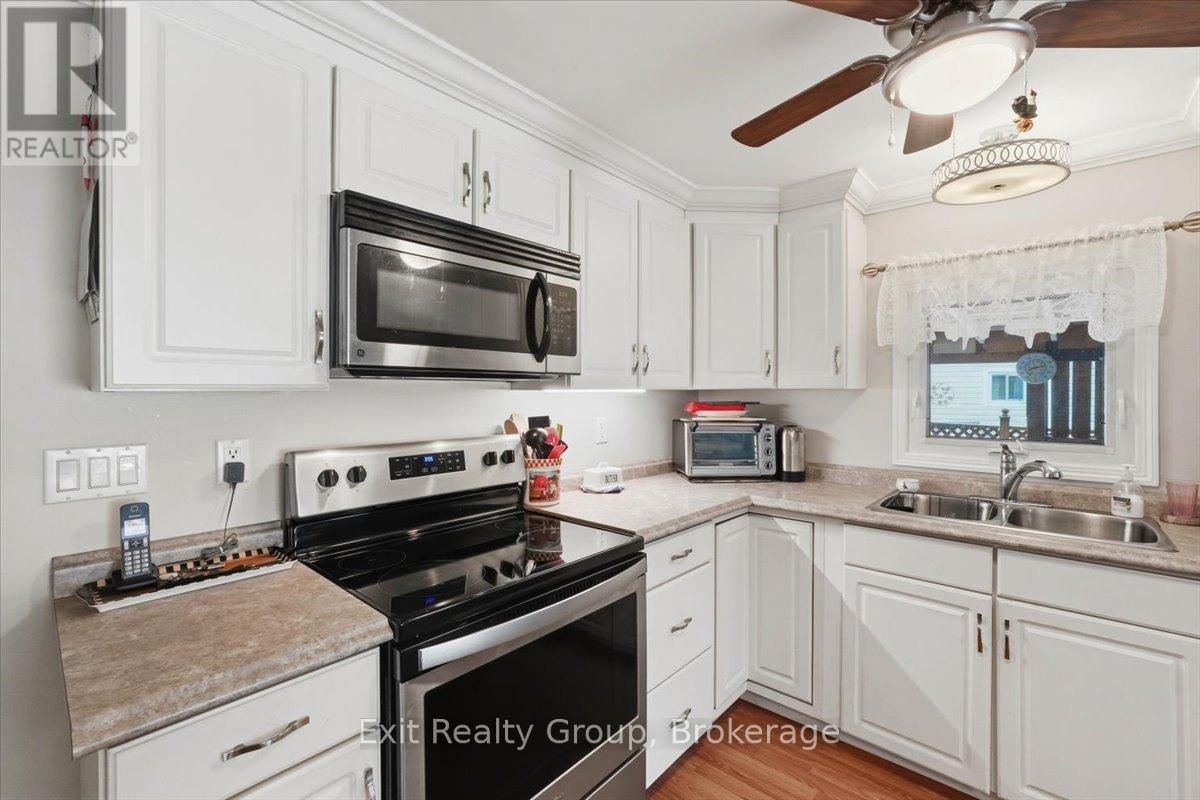 12 Park Lane, Quinte West, Ontario  K8N 2G6 - Photo 4 - X13433930