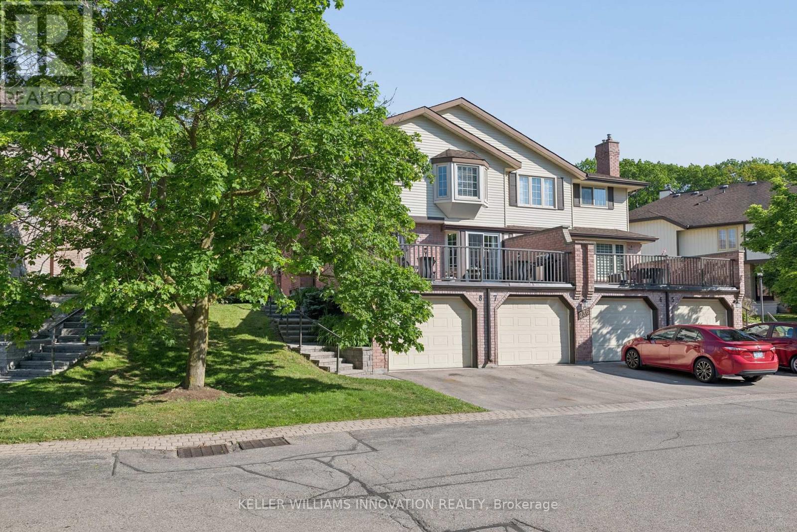 8 - 236 Kingswood Drive, Kitchener, Ontario  N2E 2K2 - Photo 4 - X13433756