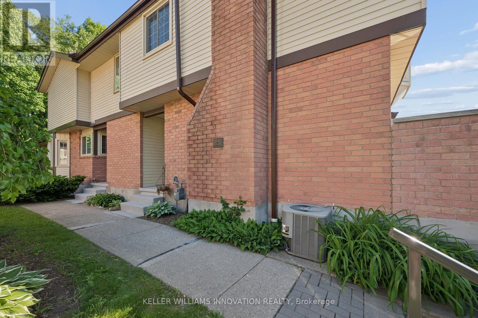 8 - 236 Kingswood Drive, Kitchener, Ontario  N2E 2K2 - Photo 9 - X13433756