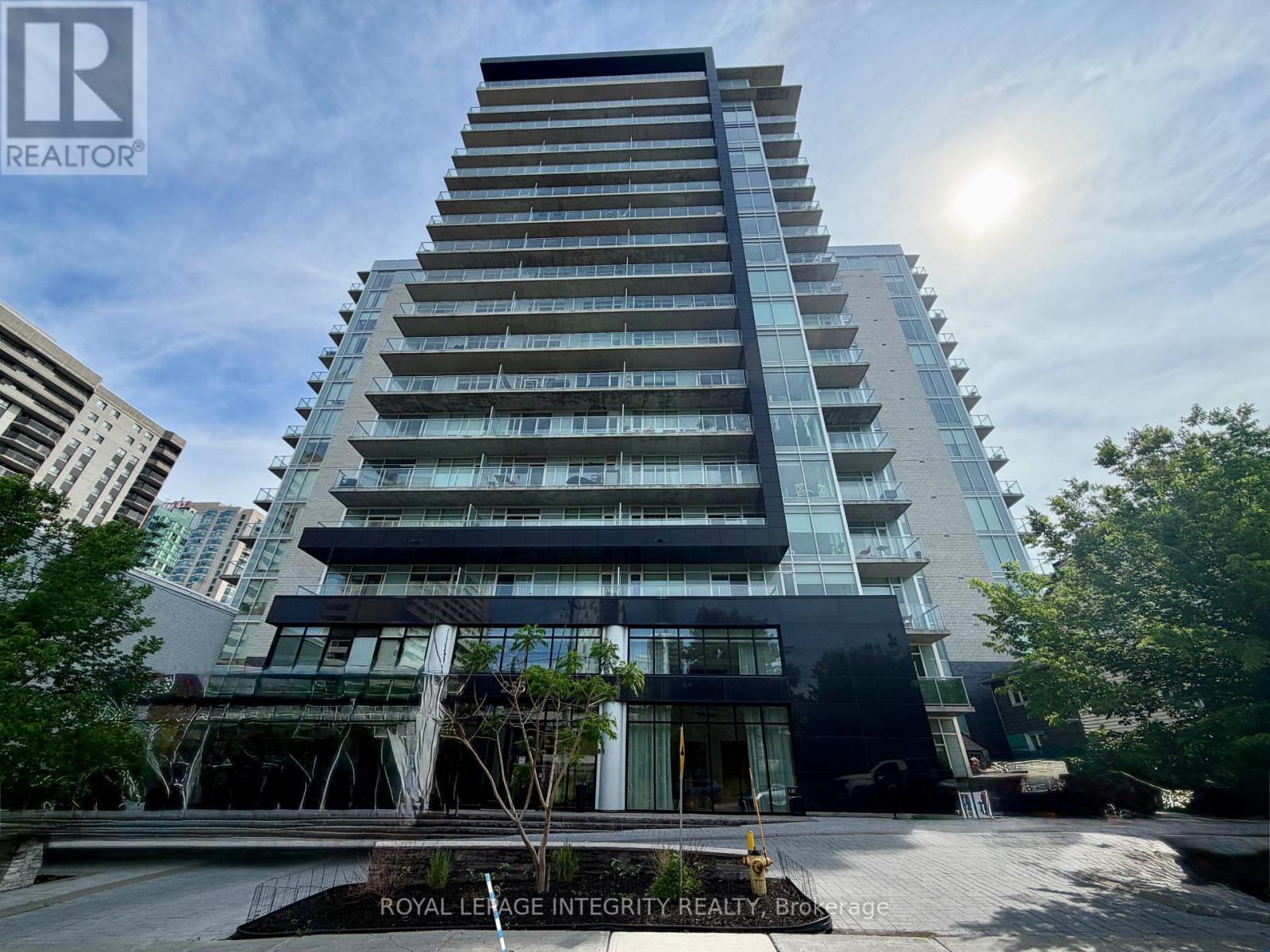 910 - 255 Bay Street, Ottawa, Ontario  K1R 0C5 - Photo 2 - X12967230