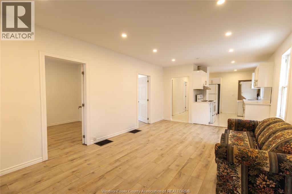 1025 Curry, Windsor, Ontario N9B 2A6 - Photo 3 - 26013880