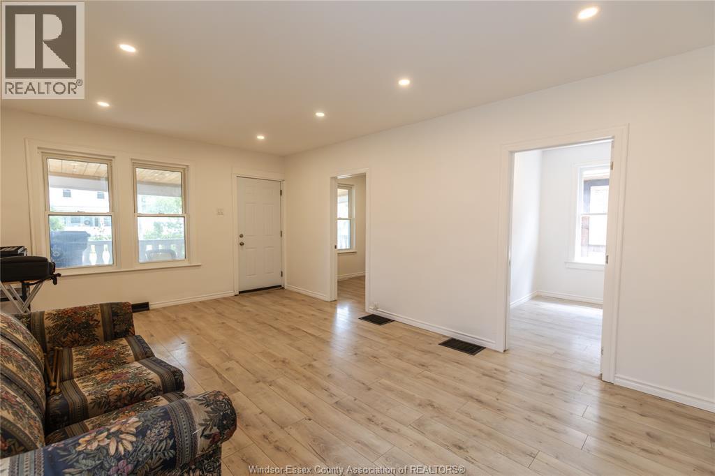 1025 Curry, Windsor, Ontario N9B 2A6 - Photo 4 - 26013880