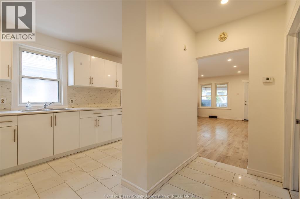 1025 Curry, Windsor, Ontario N9B 2A6 - Photo 7 - 26013880
