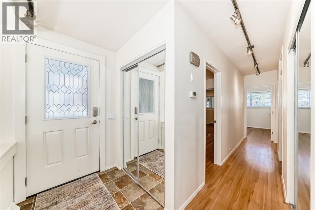 3415 Benton Drive Nw, Calgary, Alberta  T2L 1W7 - Photo 3 - A2305111