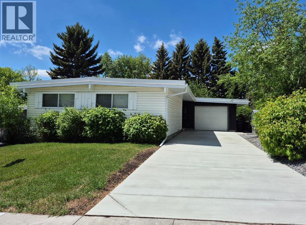 3415 Benton Drive Nw, Calgary, Alberta  T2L 1W7 - Photo 1 - A2305111