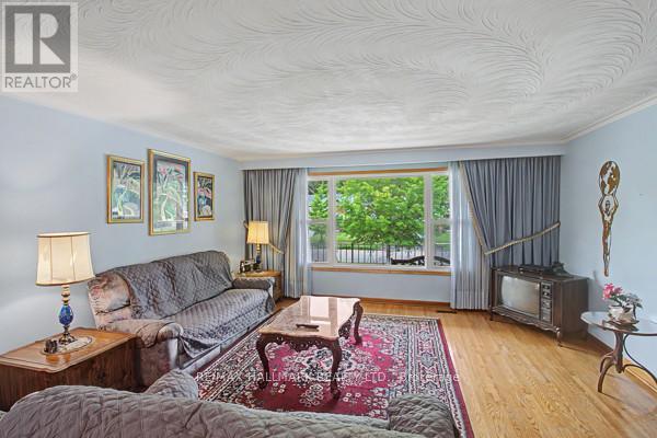 17 Chalet Road, Toronto, Ontario  M2J 3V3 - Photo 4 - C13434008