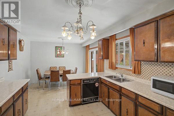 17 Chalet Road, Toronto, Ontario  M2J 3V3 - Photo 9 - C13434008